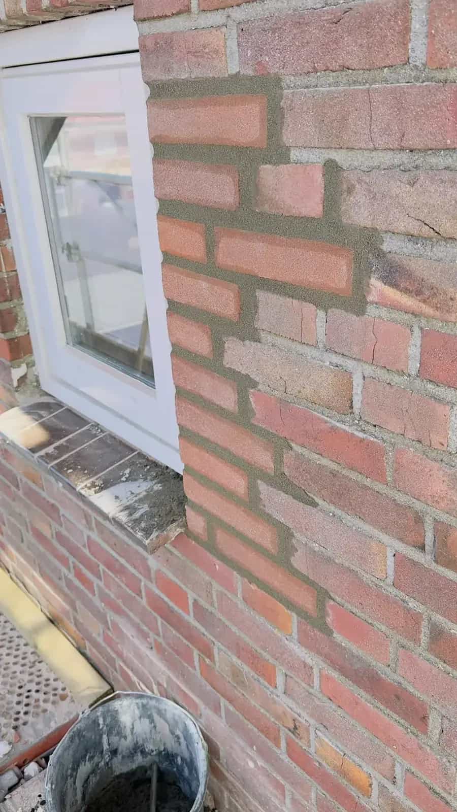 Dezelfde plek naast het raam na het inboeten, nog niet nagevoegd